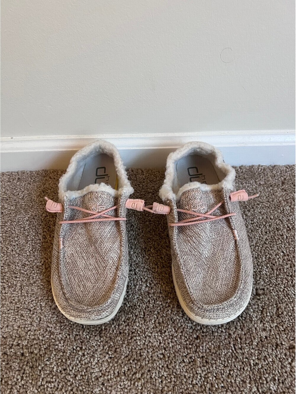 Hey Dude Wendy Tribal Earth fur beige size 6 womens shoes